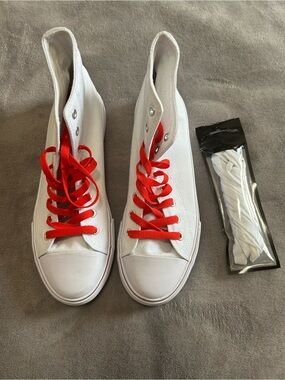 White Canvas Low Top Tennis Shoes